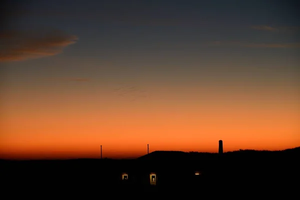 Sonnenuntergang Auf Sylt Vordergrund Sind Die Beleuchteten Fenster Eines Hauses — Stockfoto