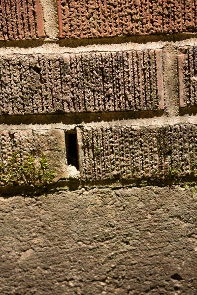 Brecha Mortero Faltante Entre Ladrillos Cerca Base Cemento Una Pared — Foto de Stock