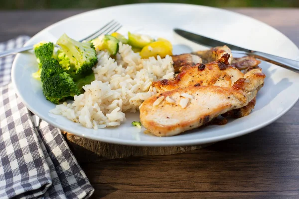 Sliced Chicken Breast White Rice Grilled Vegetables Broccolli Zucchini Squash — Stock Photo, Image