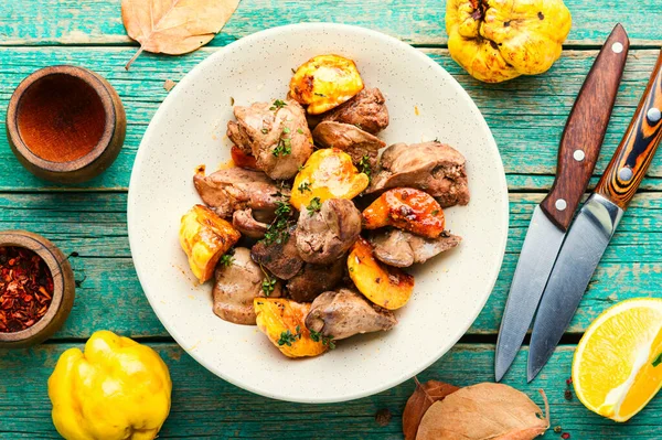 Delicioso Hígado Frito Con Trozos Membrillo Plato — Foto de Stock