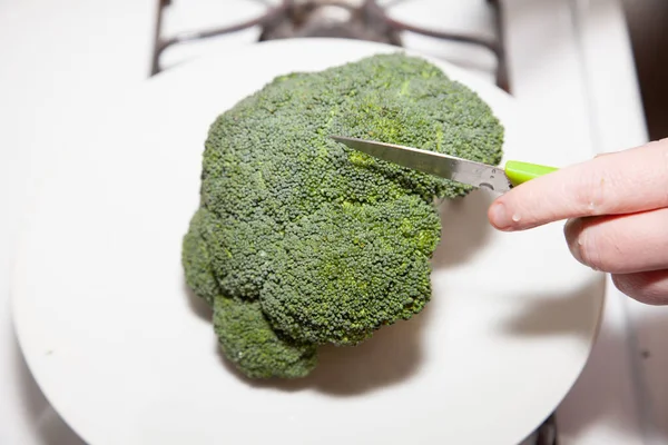 Woman Hands Chopping Fresh Crown Broccoli — Stock Photo, Image