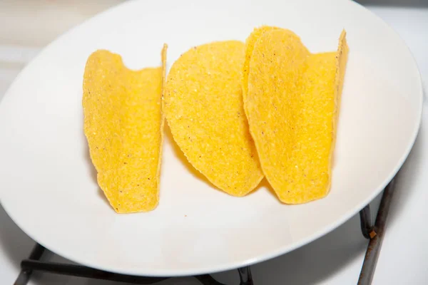 Tres Conchas Vacías Tacos Maíz Plato Blanco —  Fotos de Stock