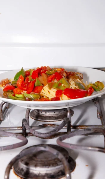 Red Green Bell Peppers Cooked Spaghetti — Stock Photo, Image