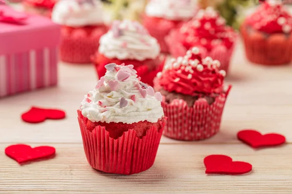 Magdalena Con Crema Espolvorea Azúcar Amor San Valentín Hermoso Delicioso — Foto de Stock