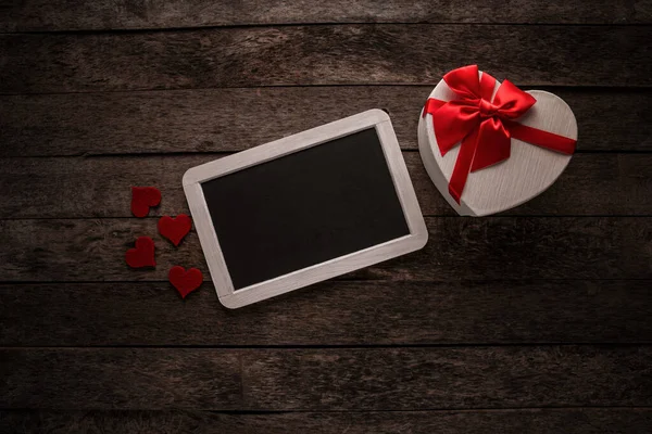 Tarjeta Felicitación San Valentín Con Caja Regalo Forma Corazón Con — Foto de Stock