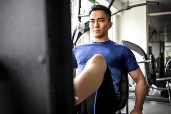 Asian Young Man Doing Leg Presses Gym — Stock Photo, Image