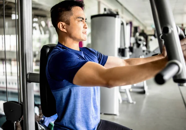 Young Man Doing Heavy Weight Exercise Chest Machine Cable Gym — Stock Photo, Image