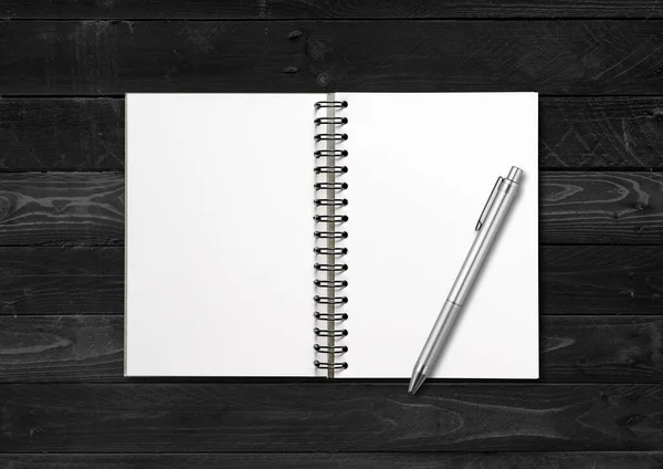 Cuaderno Espiral Abierto Blanco Maqueta Lápiz Aislado Sobre Fondo Madera —  Fotos de Stock