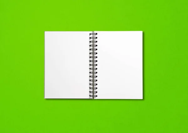 Пустая Открытая Спираль Ноутбука Макет Изолирован Зеленом Фоне — стоковое фото