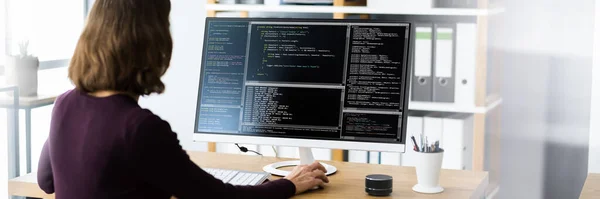 Programador Software Mujer Codificadora Usando Computadora Oficina — Foto de Stock