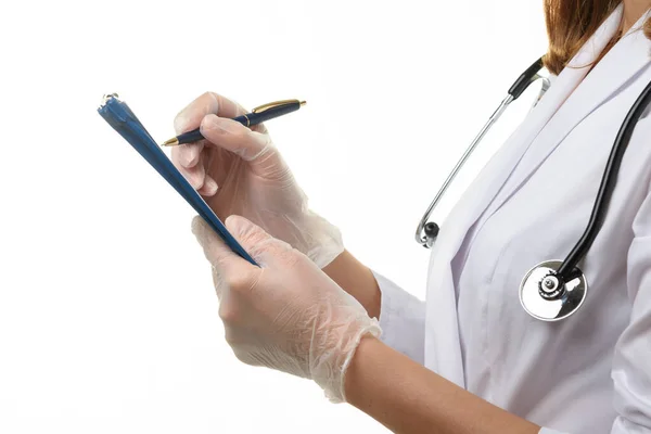 Visa Händerna Läkare Som Skriver Ner Patients Diagnos Tablett — Stockfoto