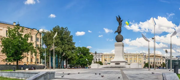 Harkiv Ukraine 2020 夏日阳光灿烂的乌克兰哈尔科夫宪法广场 — 图库照片