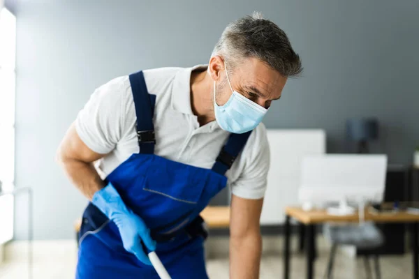 Mannelijke Conciërge Mopping Floor Face Mask Office — Stockfoto