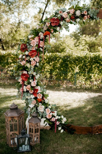 Schöner Hochzeitsstrauß Aus Blumen — Stockfoto