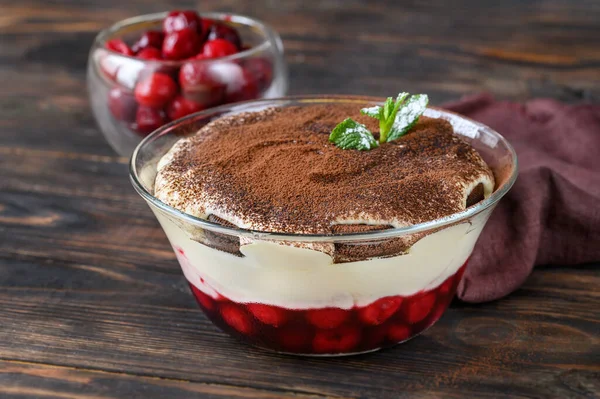 Ciotola Vetro Dessert Con Biscotti Oreo Ciliegie Crema Formaggio — Foto Stock