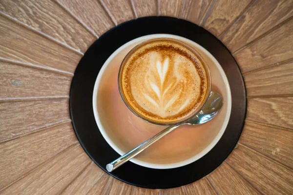 Copa Capuchino Con Latte Arte Mesa Madera —  Fotos de Stock