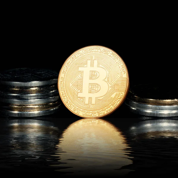 Bitcoin Moeda Fundo Preto — Fotografia de Stock