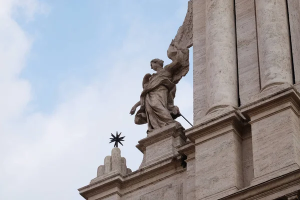 Angelo Sul Portale Della Chiesa Sant Andrea Della Valle Roma — Foto Stock