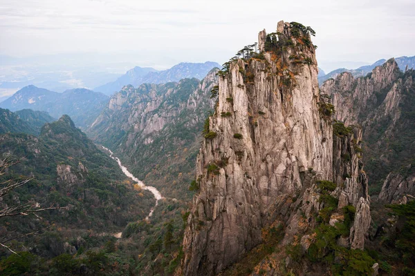 峰景观 被联合国教科文组织称为中国最可爱的山 是世界自然和文化遗产所在地 中国安徽 — 图库照片