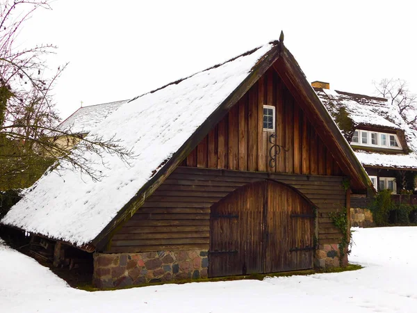 Деревянный Дом Снегу — стоковое фото