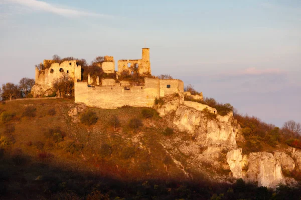 最も美しい景観の街の古代要塞の城 — ストック写真