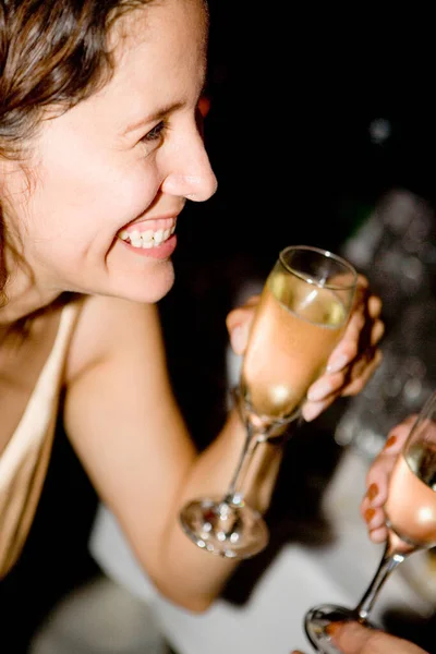 Красива Молода Жінка Келихами Шампанського Келихом Вина — стокове фото
