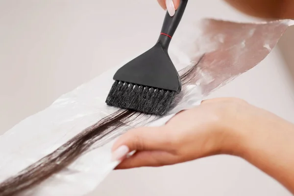 Woman Brush Paint Brushes White Background — Stock Photo, Image