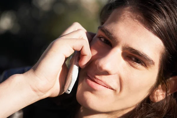 Jovem Com Telefone Celular — Fotografia de Stock