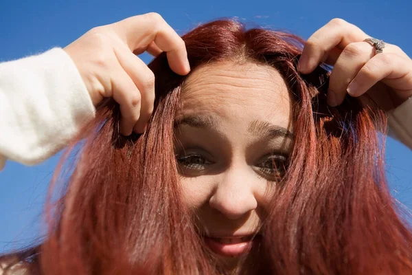 Woman Long Hair Comb — Stock Photo, Image