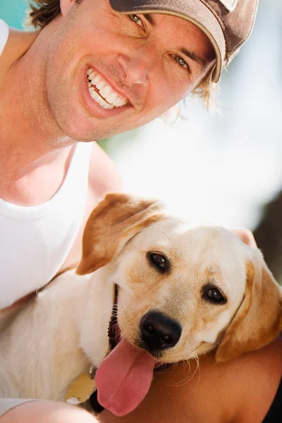 Retrato Jovem Casal Com Cão — Fotografia de Stock