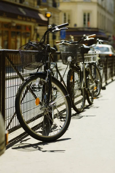 Vélo Garé Dans Ville — Photo