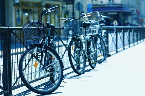 2018年7月14日ロンドン市内の路上に駐輪する自転車 — ストック写真