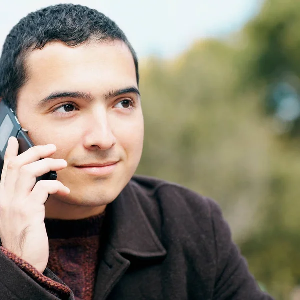 Retrato Jovem Falando Telefone — Fotografia de Stock