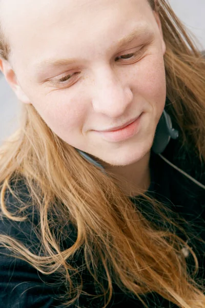 Retrato Uma Bela Jovem Mulher — Fotografia de Stock