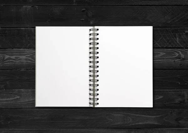 Blanco Open Spiraal Notebook Mockup Geïsoleerd Zwart Hout Achtergrond — Stockfoto