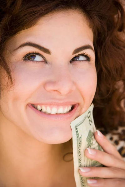 Portret Pięknej Młodej Kobiety Kartą Kredytową — Zdjęcie stockowe
