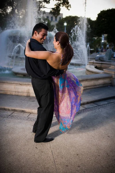 Young Couple Love Dancing Beach — Stock Photo, Image