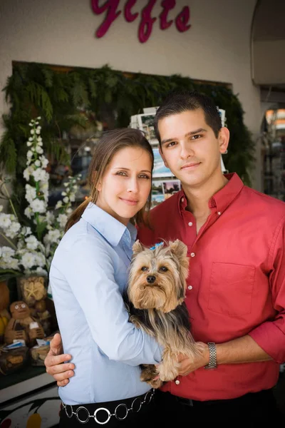 Young Couple Love Dog — Stock Photo, Image