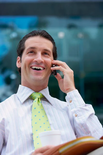 Retrato Jovem Empresário Falando Telefone Celular — Fotografia de Stock
