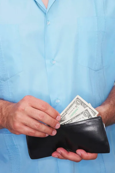 Homem Com Dinheiro Nas Mãos Fundo Azul — Fotografia de Stock