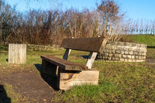 Relaxační Lavička Malém Parku Ráno Pozadí Lavice Grilovací Stanice Lavička — Stock fotografie