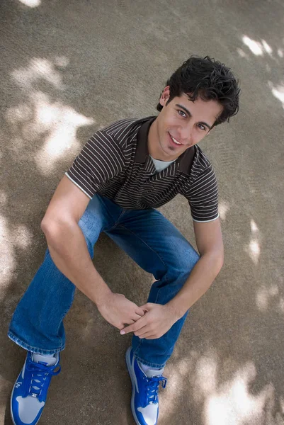 Jeune Homme Avec Skateboard — Photo