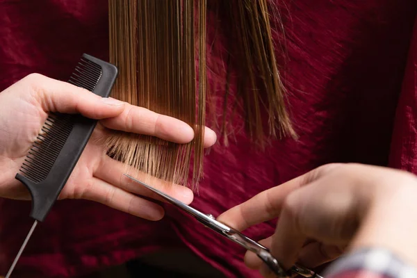 Closeup Hairdresser Cutting Blonde Womens Dry Hair Ends Home Salon — Stock Photo, Image