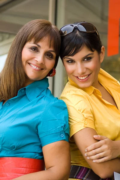 Duas Mulheres Jovens Vestido Azul — Fotografia de Stock