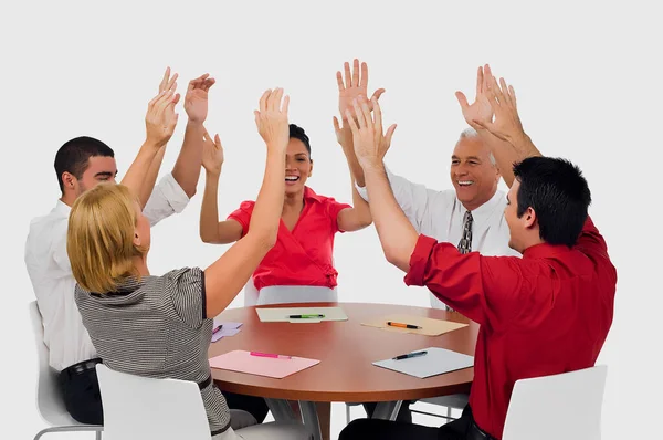Група Бізнесменів Аплодує Піднімає Руки Разом — стокове фото