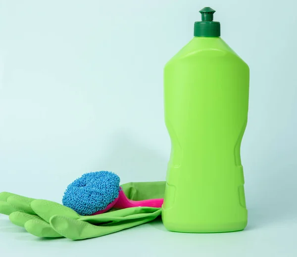 Groene Rubberen Handschoenen Voor Reiniging Reinigingsvloeistof Een Plastic Fles Een — Stockfoto