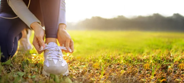 Young Woman Runner Tying Her Shoes Preparing Jog Morning — Stock Photo, Image