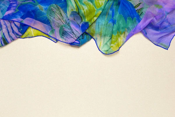 Шелковая Граница Крупный План Красиво Сложенного Разноцветного Шелкового Шарфа Ярком — стоковое фото