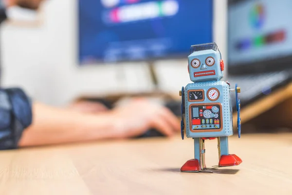 Toy Robot Desktop Man Working Computer Background Symbol Artificial Intelligence — Stock Photo, Image