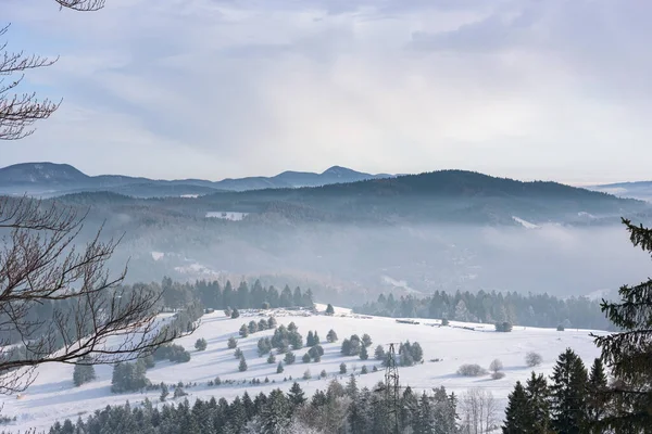 Wintermistig Landschap Van Beski Sadecki Bergketen Nabij Krynica Zdroj Polen — Stockfoto